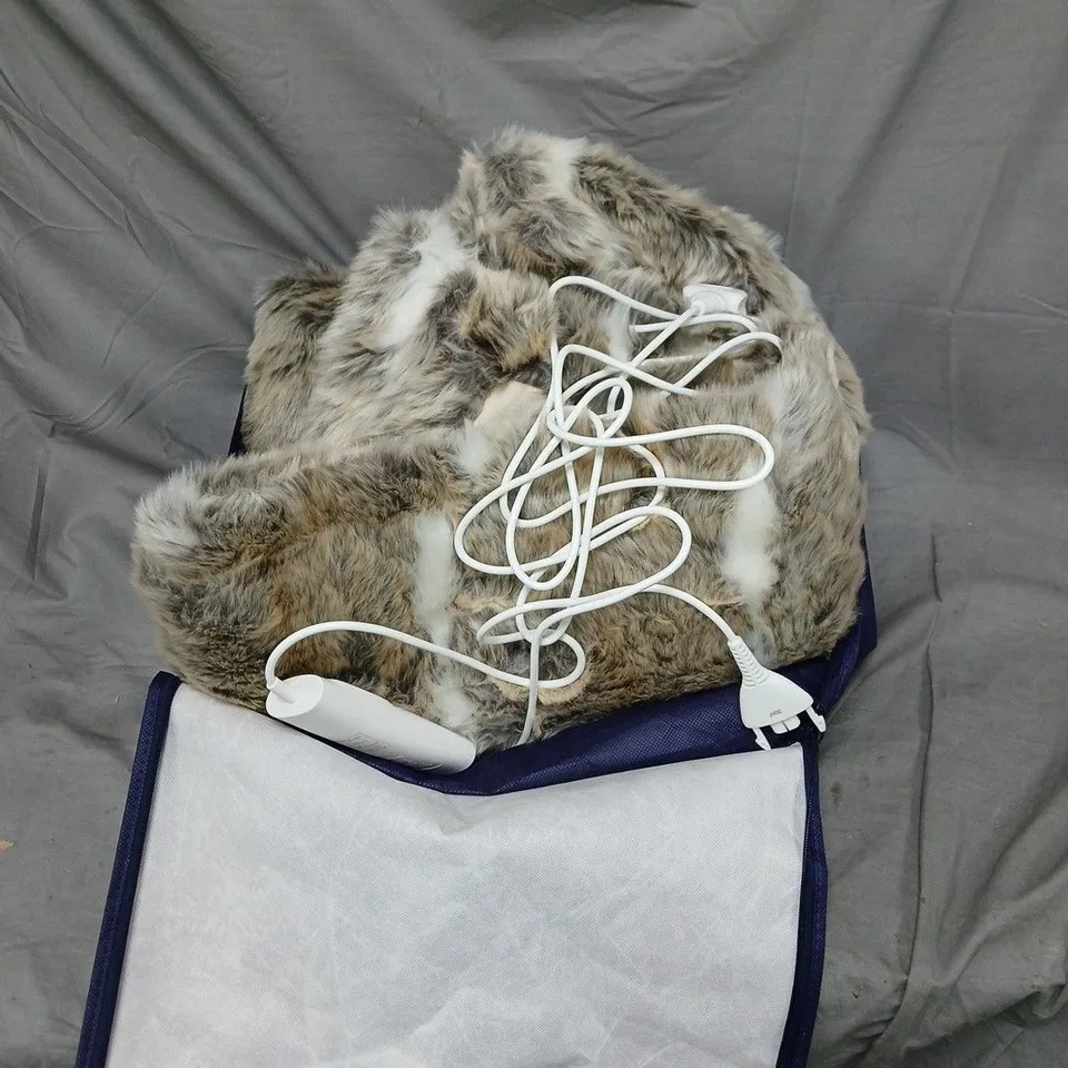 DREAMLAND HYGGE DAYS LUXURY FAUX FUR WARMING THROW – INTELLIHEAT, LARGE (120 X 180 CM)
