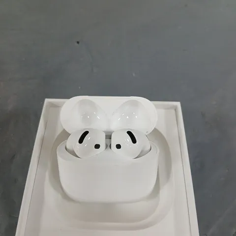 AIRPODS 