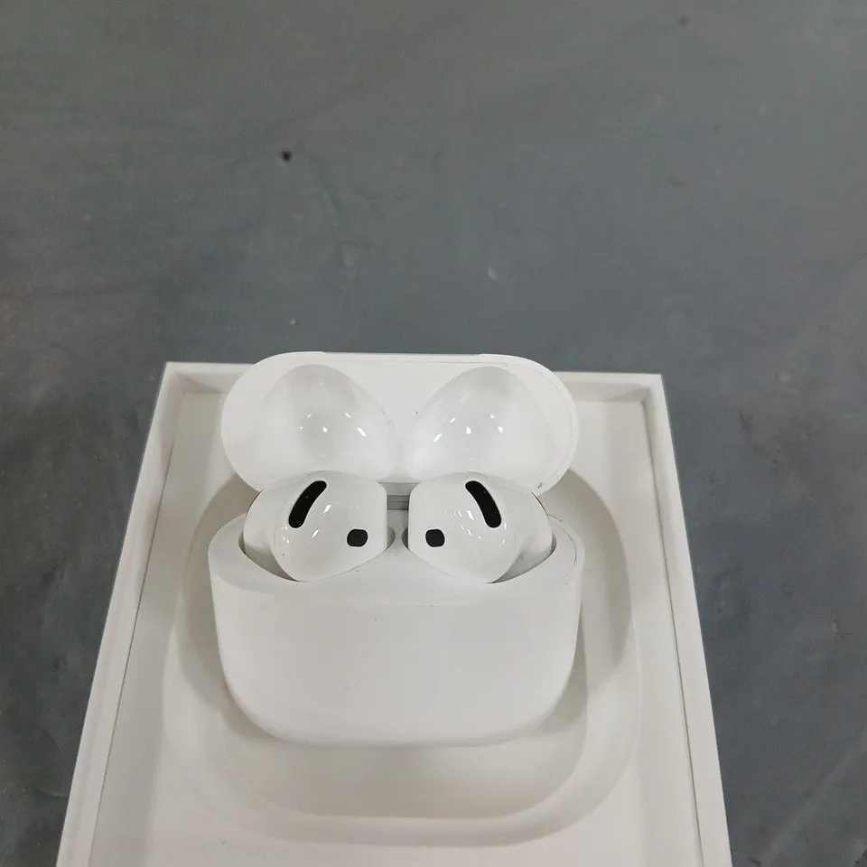 AIRPODS 