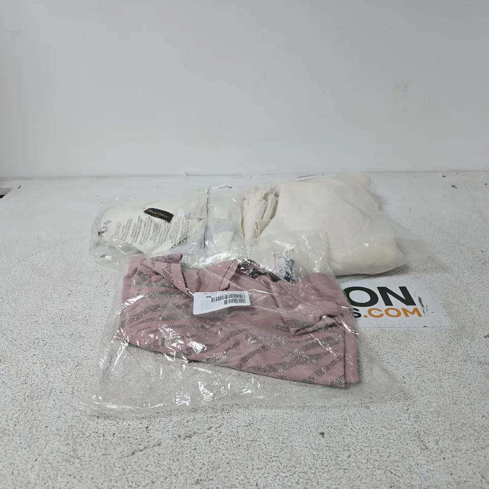 BOX OF APPROXIMATELY 22 ASSORTED CLOTHING ITEMS TO INCLUDE FRANK USHER, CENTRIGRADE ETD