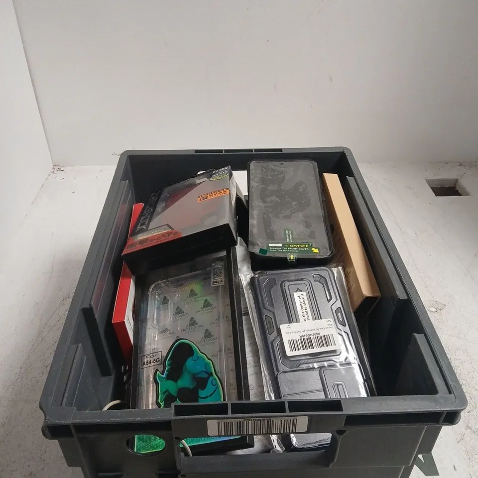 TOTE OF APPROXIMATELY 20 ASSORTED ITEMS TO INCLUDE ULTRA FAST CHARGER, ZEROSHOCK PROTECTIVE CASE, SPIGEN CASE, ARMOR ANTI SHOCK CASE ETC