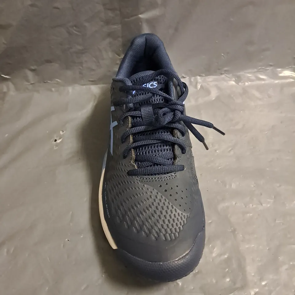 PAIR OF ASICS GEL CHALLENGER 14 TRAINERS IN BLUE MULTI SIZE 8.5
