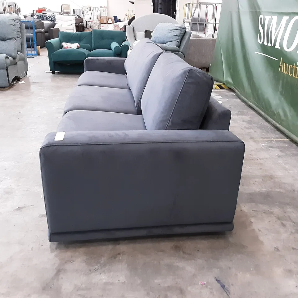 QUALITY BRITISH MANUFACTURED DESIGNER G PLAN FUSION 3 SEATER SOFA (G) A931 PLUSH TARMAC A931
