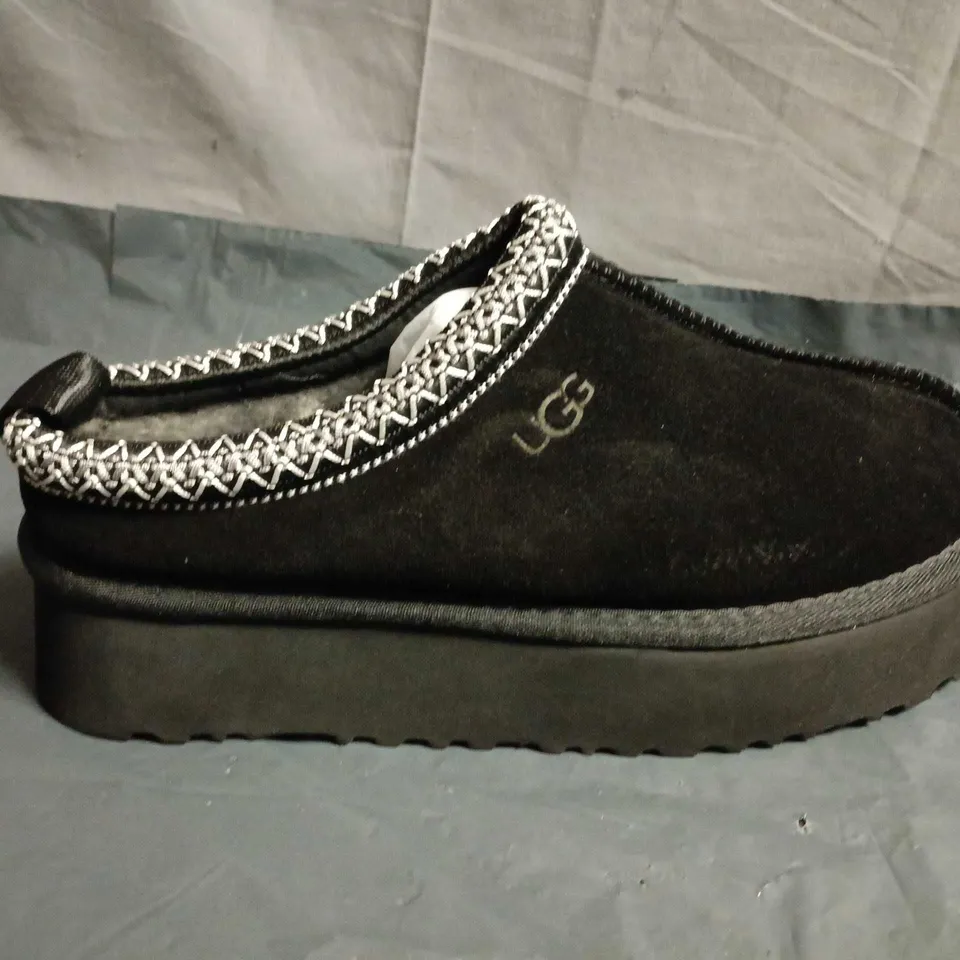 UGG BLACK SUEDE PLATFORM SLIPPERS - SIZE 38