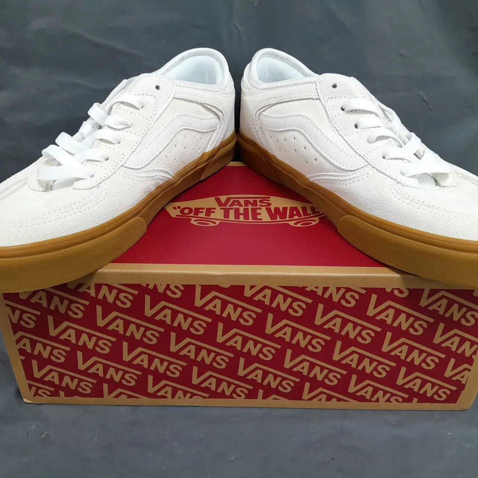 BOXED PAIR OF VANS TRAINERS IN WHITE UK SIZE 9