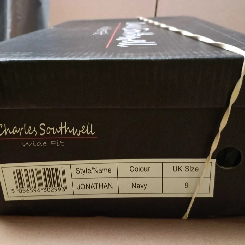 CHARLES SOUTHWELL JONATHAN NAVY VELCRO SNEAKERS – WIDE FIT, UK 9