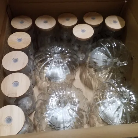 PALLET CONTAINING ASSORTED HALLOWEEN DECORATIONS INCLUDING GLASS LED DECORATIONS, WOODEN STANDING CHALKBOARDS & ASSORTED HALLOWEEN FABRICS