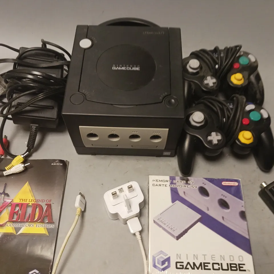 UNBOXED NINTENDO GAMECUBE WITH 2 CONTROLLERS, SEALED MEMORY CARD AND ZELDA COLLECTORS GAME 