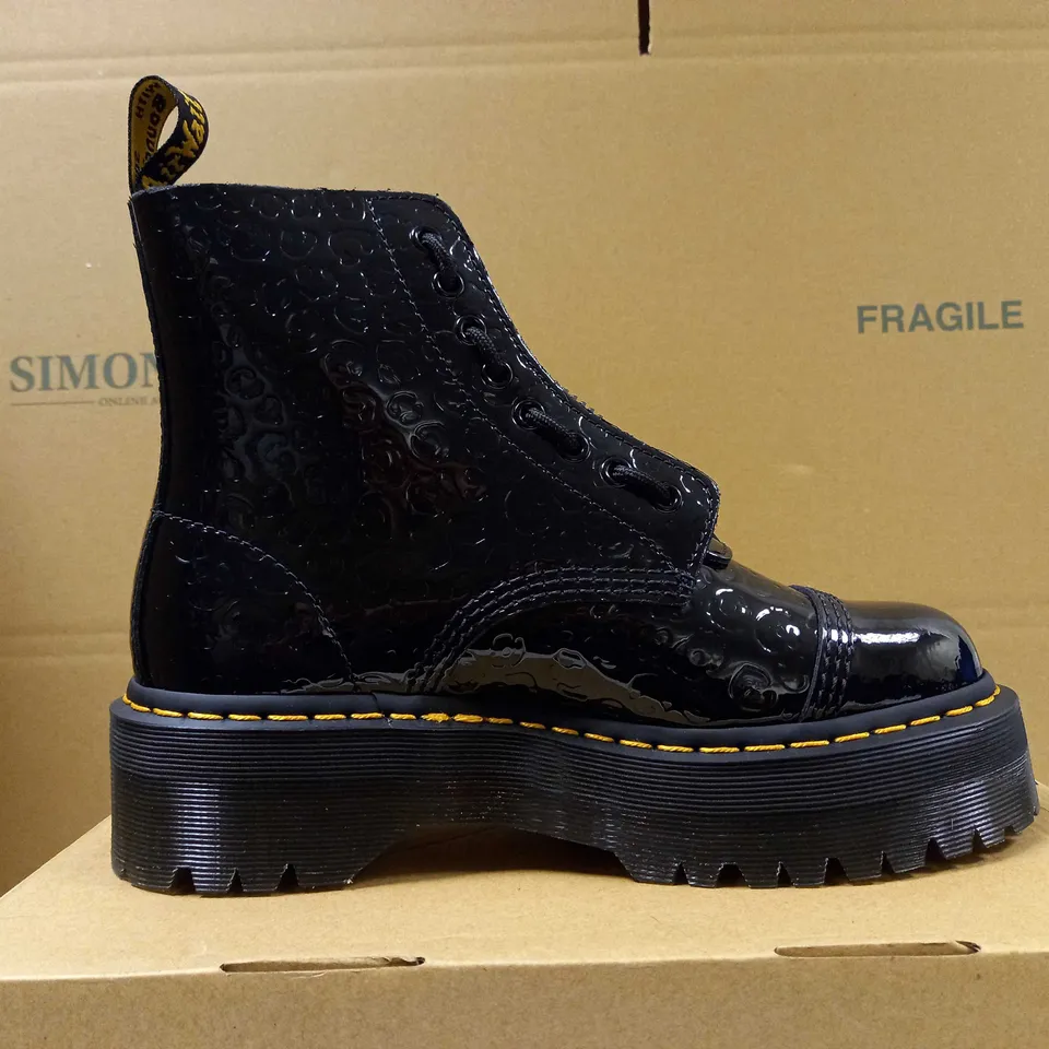 BOXED PAIR OF DR. MARTENS BLACK BOOTS - SIZE 7