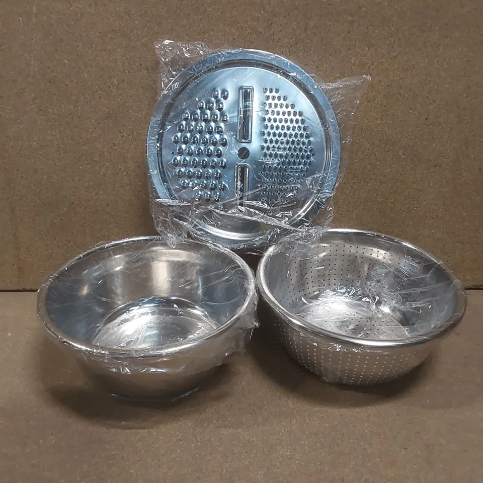 BOXED STAINLESS STEEL COLANDER STRAINER AND KITCHEN SERVING BOW