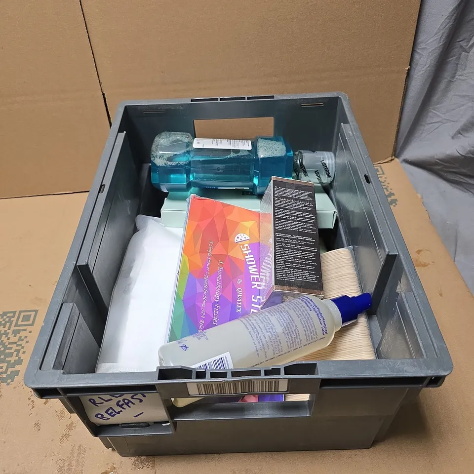 TOTE OF APPROXIMATELY 15 ASSORTED COSMETIC ITEMS TO INCLUDE LISTERINE, JOJOBA OIL, AVEDA HAIR SPRAY, RITUALS...MINI GIFT SET ETC