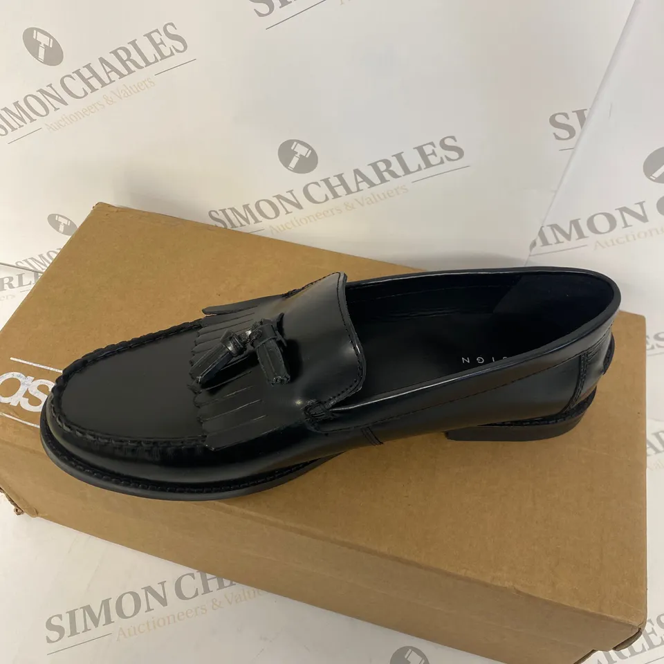BOXED PAIR OF ASOS BLACK SHOES SIZE 9