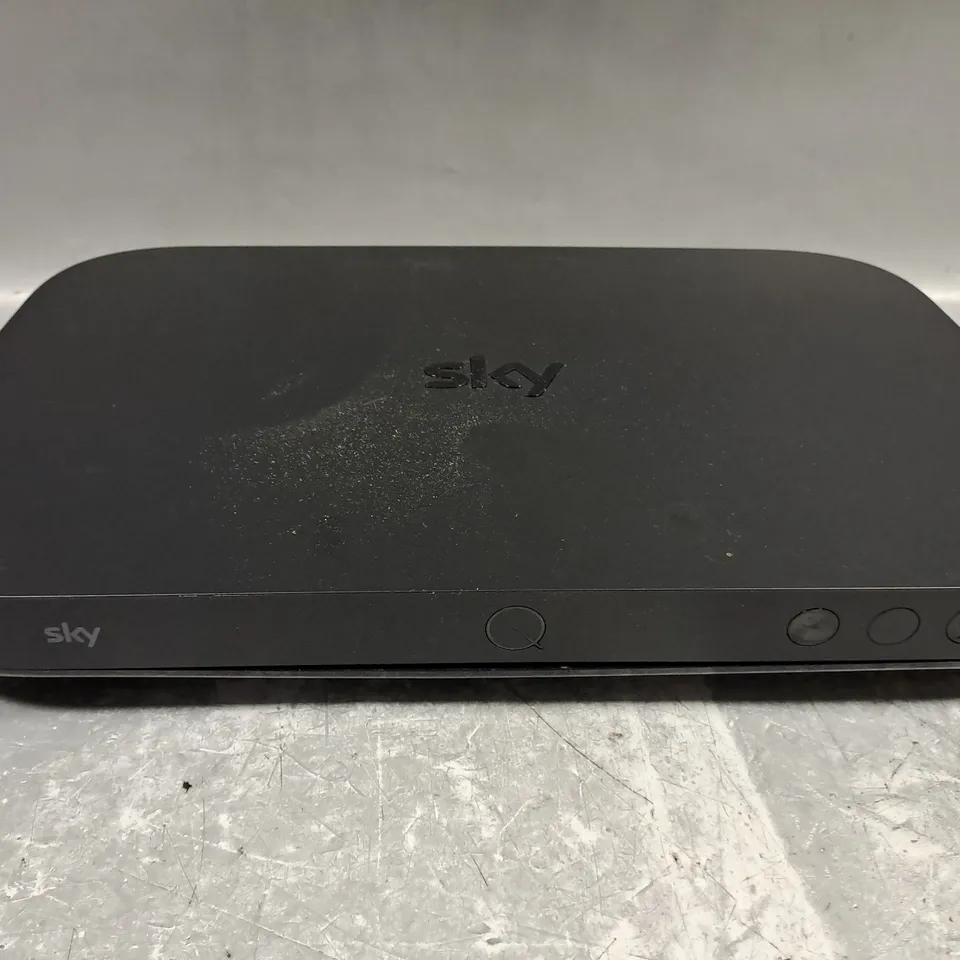 SKY Q BOX - ES130