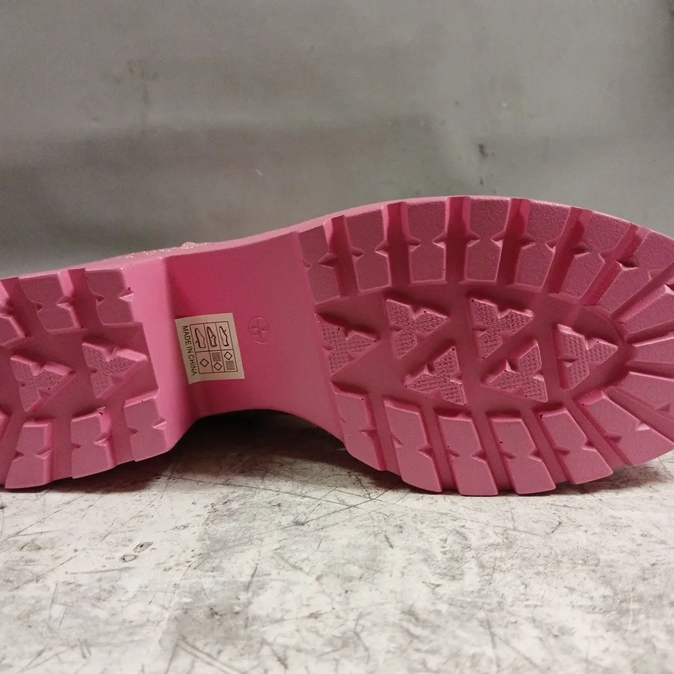 BOXED PAIR OF KOI PASTEL SUPERNOVA CHUNKY WESTERN BOOTS IN PINK SIZE UK 9