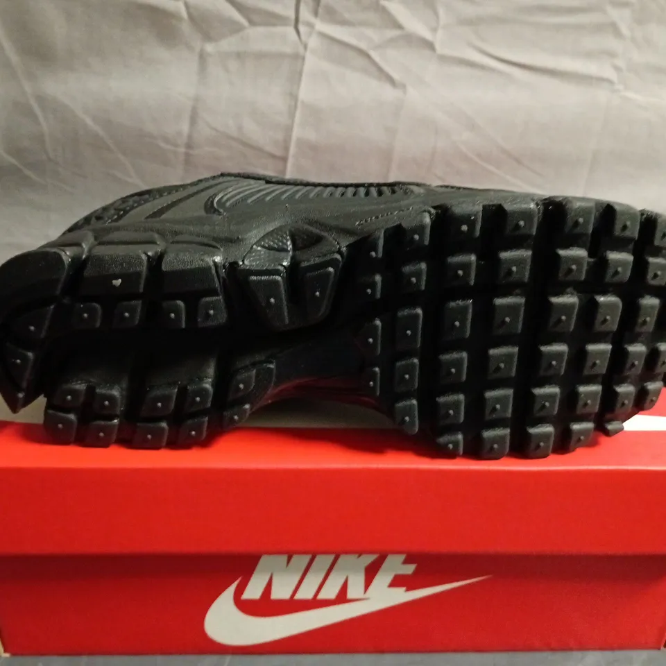 BOXED PAIR OF NIKE VOMERO 5 (GS) KIDS' RUNNING SHOES – UK 5Y, BLACK