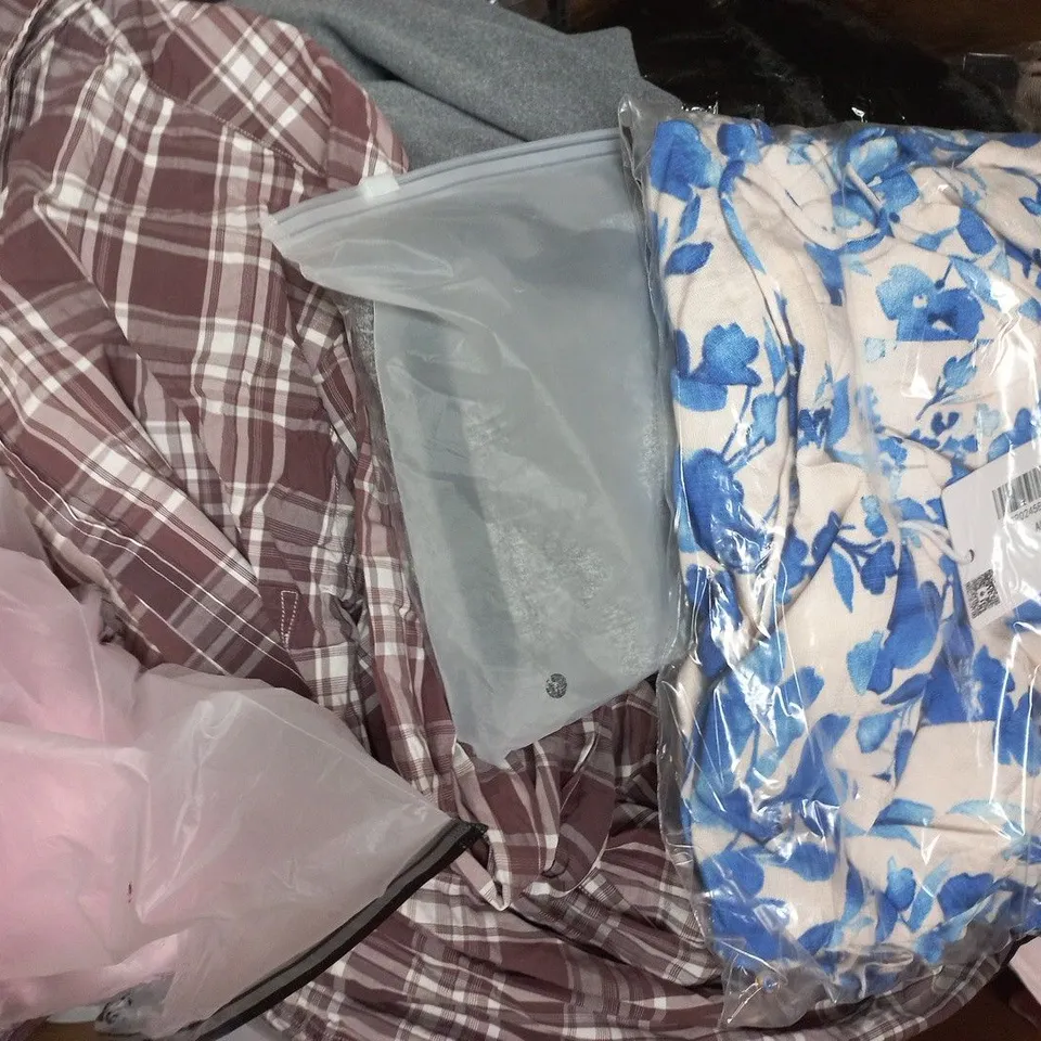 APPROXIMATELY 20 ASSORTED CLOTHING AND FASHION PRODUCTS IN VARIOUS STYLES AND SIZES - COLLECTION ONLY