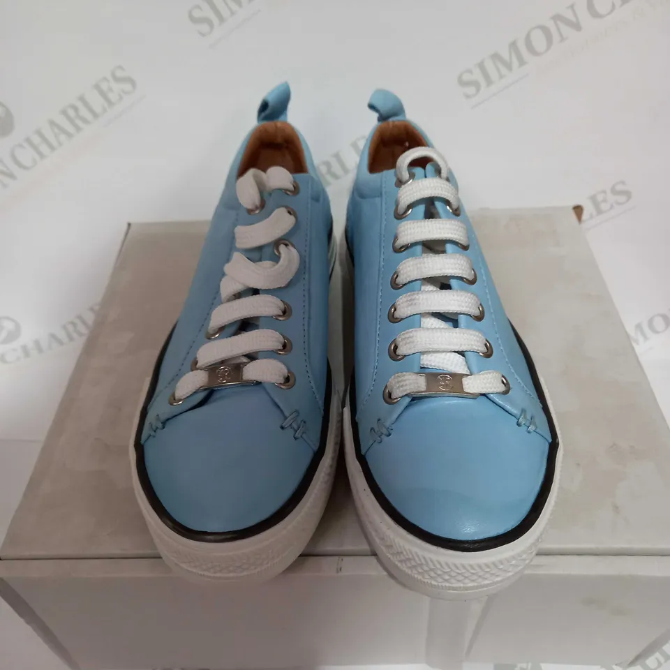 MODA IN PELLE BLUE LACED TRAINERS - SIZE 4.5
