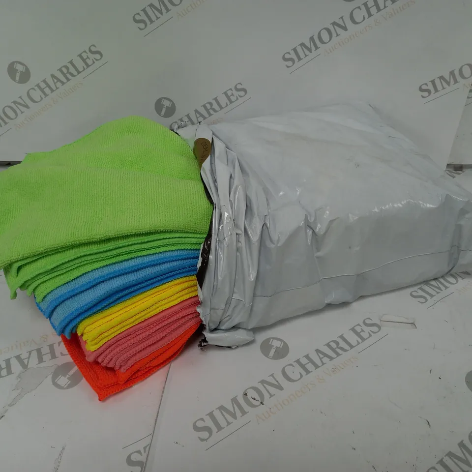 PACK OF APPROXIMATELY 20 MICROFIBRE CLOTHS IN VARIOUS COLOURS