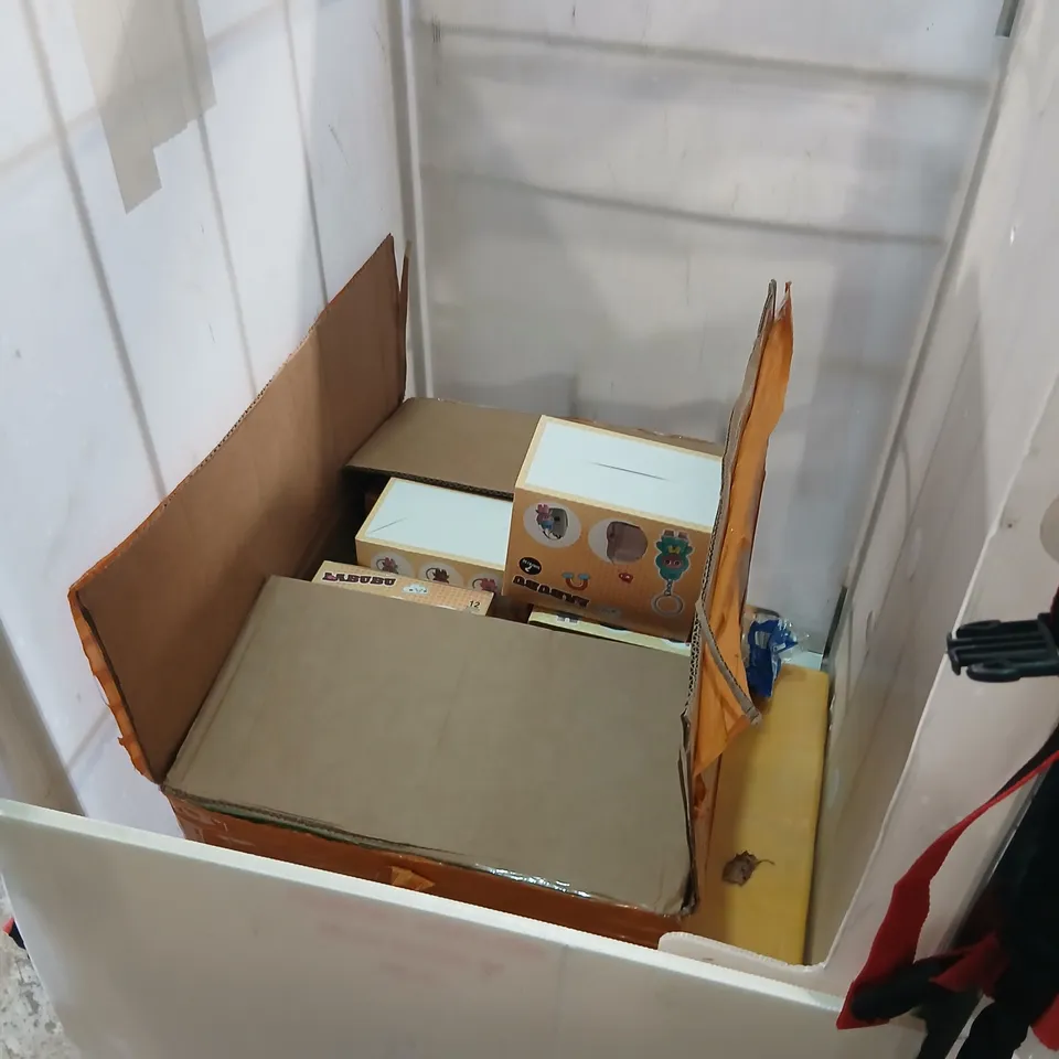 CAGE OF ASSORTED TOYS AND ACCESSORIES TO INCLUDE; STITCH MINI FIGURES, 3+ COOKING SERIES KITCHEN AND CHEXKA DOLLS