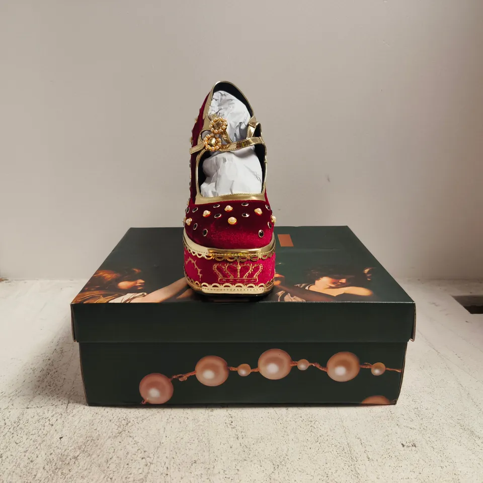 BOXED PAIR OF KOI BOLEYN'S VENGEANCE HEELS IN RED SIZE UK 7