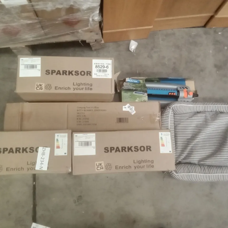 PALLET OF ASSORTED ITEMS INCLUDING SPARKSOR PENDANT LIGHT, PET BED, GRUNTEK SPRINKLER, CAMPING TENT