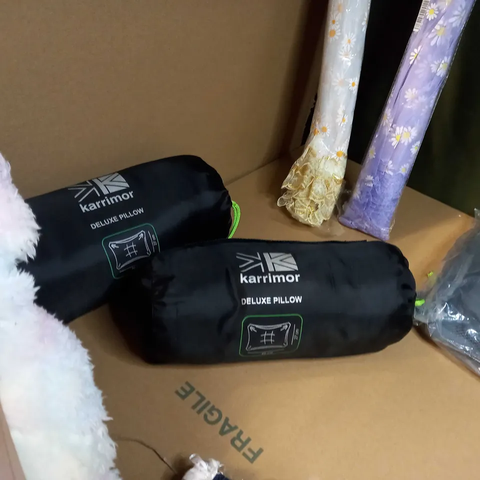 LARGE BOX OF APPROXIMATELY 20 ASSORTED HOUSEHOLD ITEMS TO INCLUDE: SLEEPING BAG LINERS, KARRIMOR CAMPING PILLOW, WEED MEMBRANE