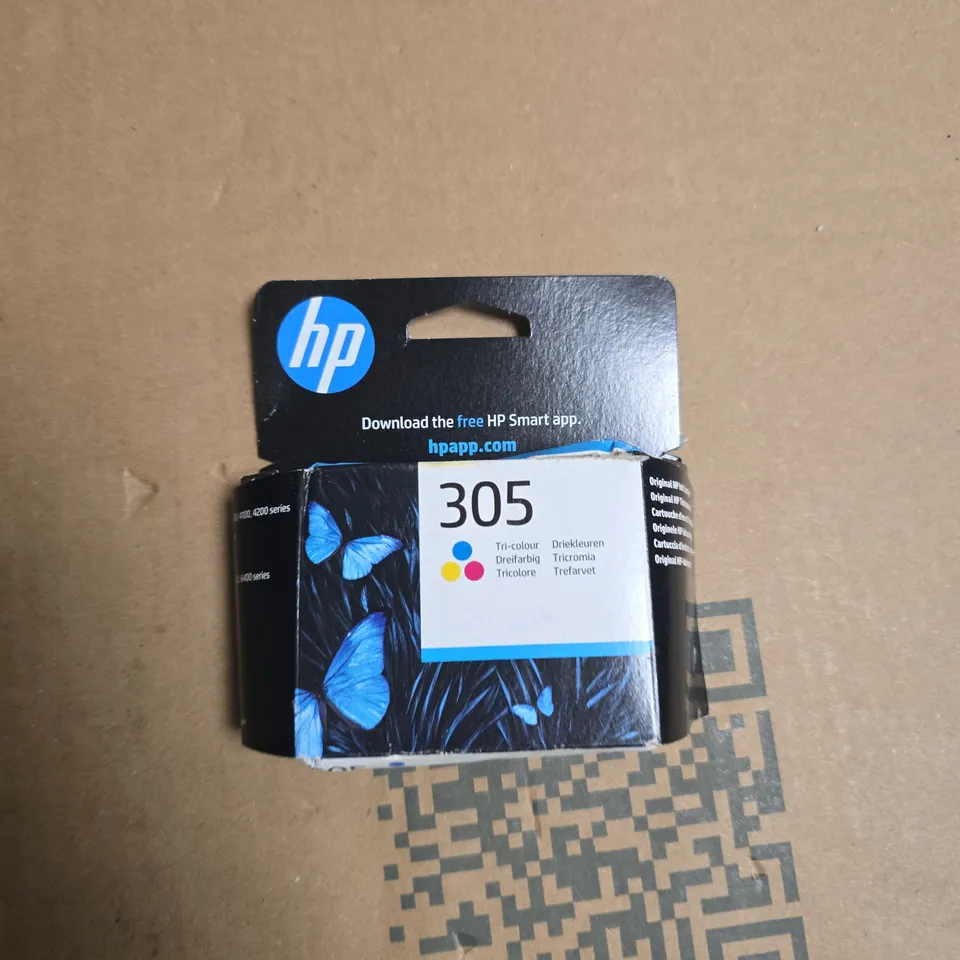 TOTE OF APPROXIMATELY 15 ASSORTED PRINTER RELATED ITEMS TO INCLUDE: HP 305 TRI COLOUR INK 