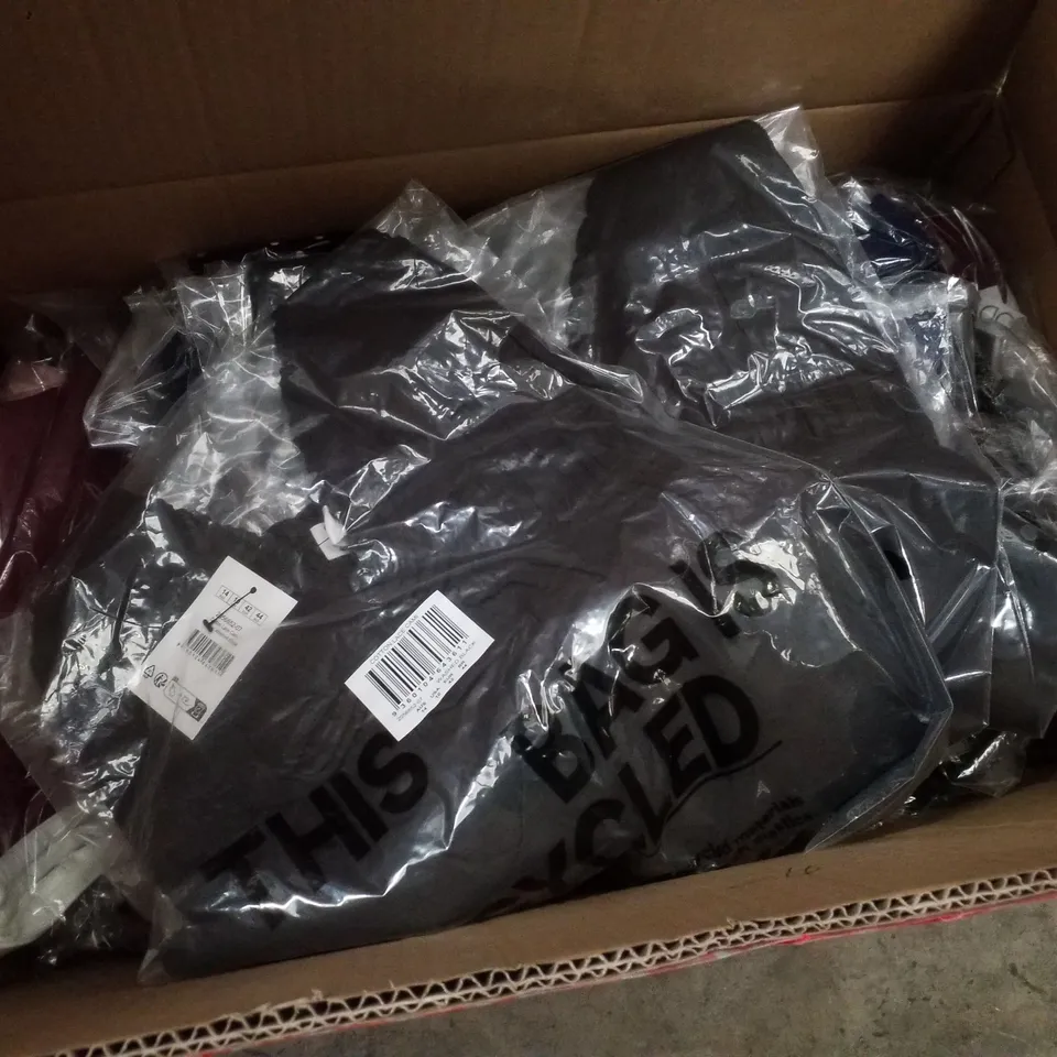 PALLET CONTAINING ASSORTED CLOTHING  INCLUDING SWEATPANTS, HARRISON COATS & LACE CAMIS