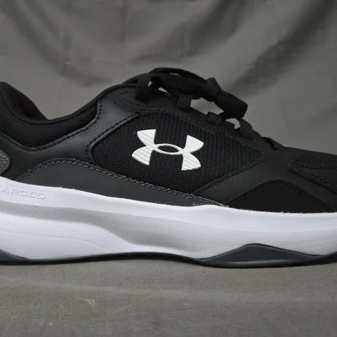 PAIR OF UNDER ARMOUR SHOES IN BLACK/WHITE UK SIZE 8