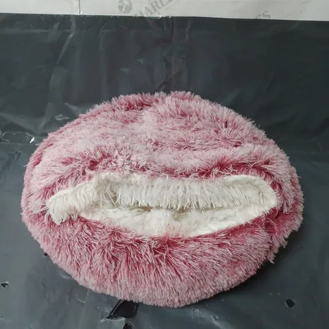 APPROXIMATELY 9 PET BEDS ASSORTED COLOURS AND SIZES