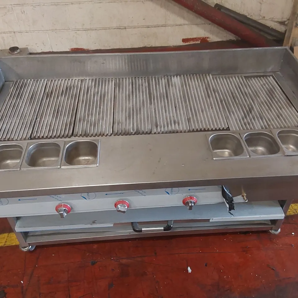 COMMERCIAL STAINLESS STEEL GAS CHARGRILL