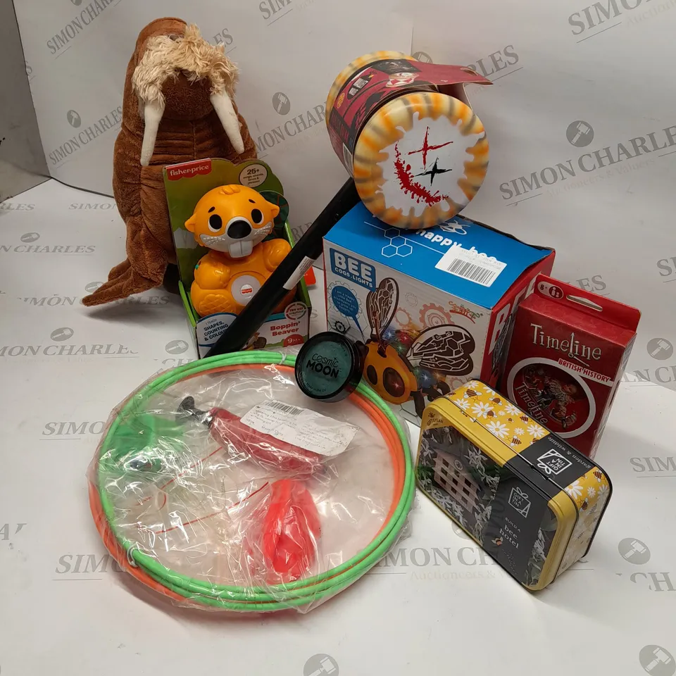 APPROXIMATELY 20 ASSORTED TOYS AND ACCESSORIES TO INCLUDE; BEE COGS LIGHT, 30 PIECE SPRING TOYS, 