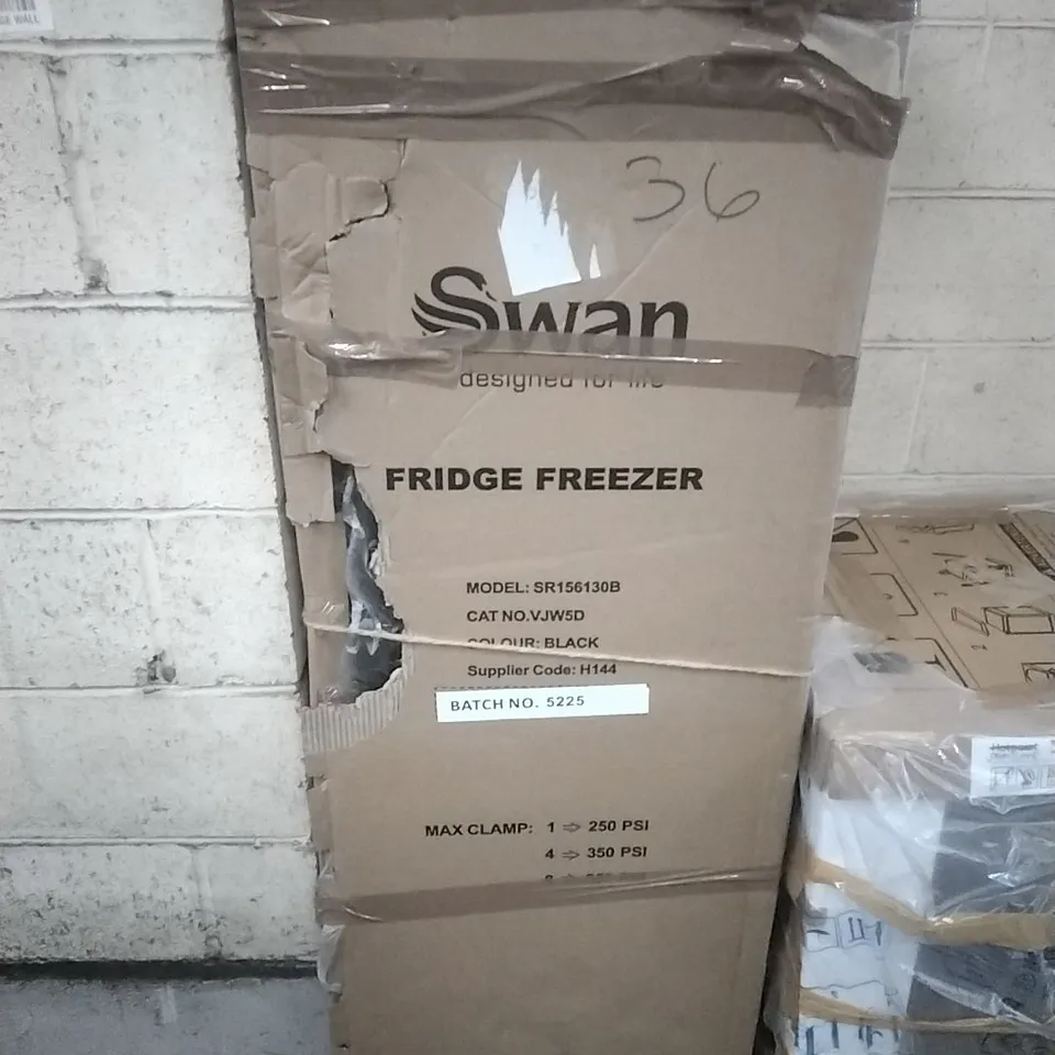 SWAN SR156130B 55CM WIDE, TOTAL NO FROST, 50/50 SPLIT, WATER DISPENSER, FRIDGE FREEZER - BLACK