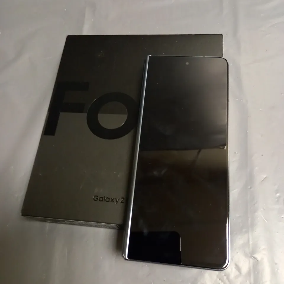 BOXED SAMSUNG GALAXY Z FOLD 4 IN BLUE/GREY