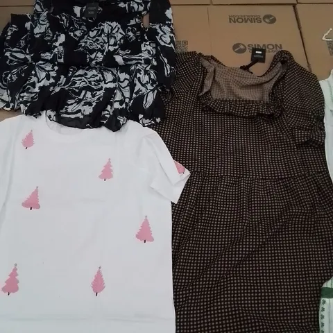 PALLET OF BRAND NEW WOMENS QUALITY DESIGNER CLOTHES APPROXIMATELY 120 TO INCLUDE; JD WILLIAMS TOPS, SIMPLY BE BEACH DRESSES, DRESSES ETC
