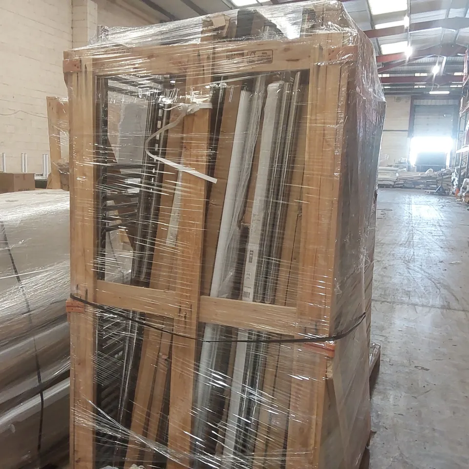 PALLET CONTAINING APPROXIMATELY 30x MIXED TOWEL RADIATORS