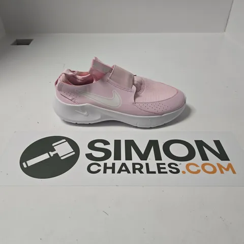 UNBOXED PAIR OF NIKE FLEX RUNNER 3 KIDS TRAINERS IN PINK - UK 5