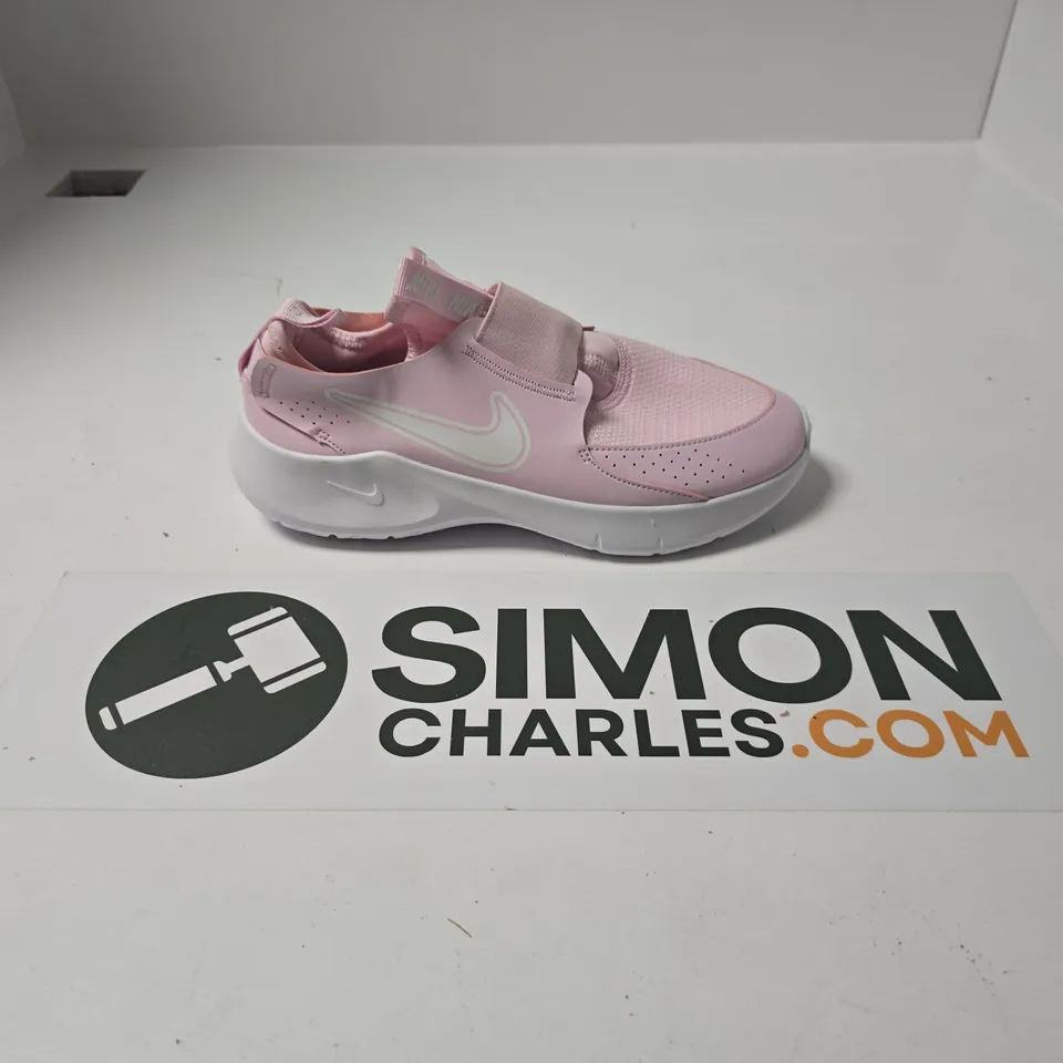 UNBOXED PAIR OF NIKE FLEX RUNNER 3 KIDS TRAINERS IN PINK - UK 5