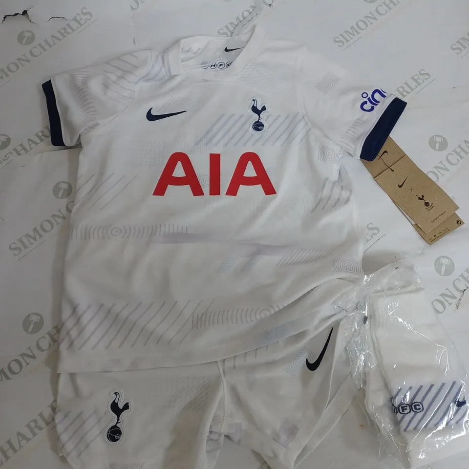 NIKE TOTTENHAM HOTSPUR FOOTBALL CLUB KIT - KIDS MEDIUM