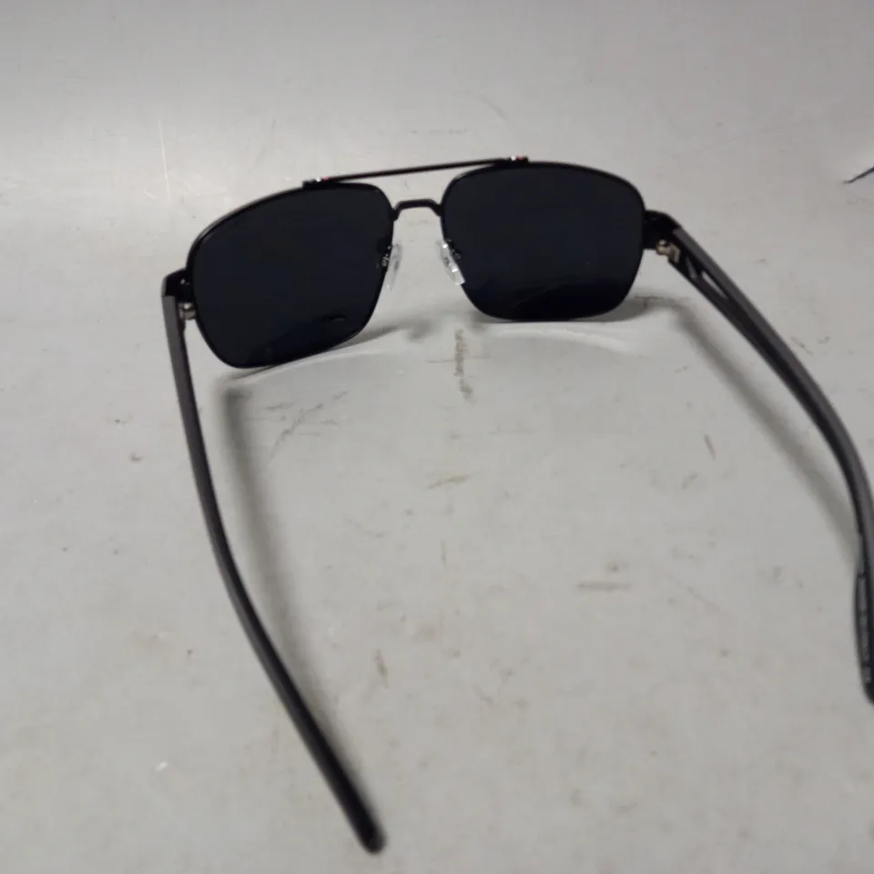 BOXED PRADA SUNGLASSES IN BLACK (60113)