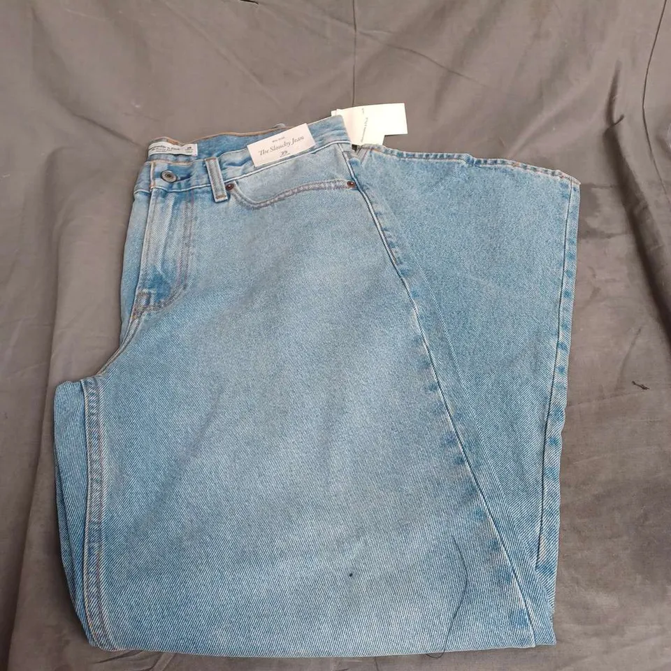 ABERCROMBIE & FITCH THE SLOUCHY MID RISE JEAN IN LIGHT BLUE DENIM SIZE 29R