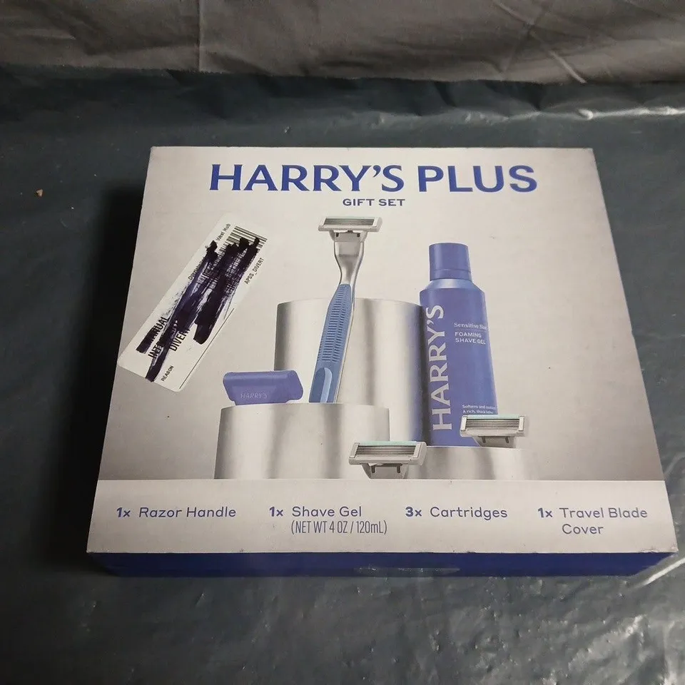 HARRY'S PLUS GIFT SET – RAZOR, SHAVE GEL & CARTRIDGES (BOXED)