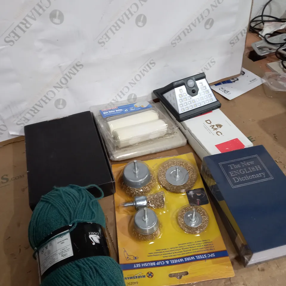 LOT OF ASSORTED HOUSEHOLD ITEMS  