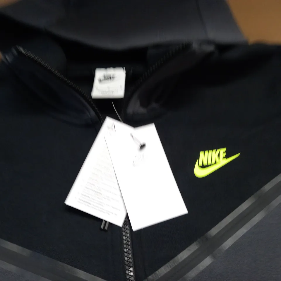 NIKE ZIP THROUGH TECH HOODIE - M