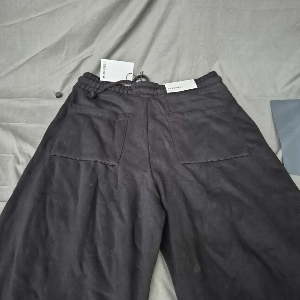 BERSHKA BLACK JGGERS – SIZE L