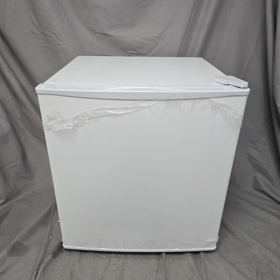 DSF-48D6 REFRIGERATOR IN WHITE