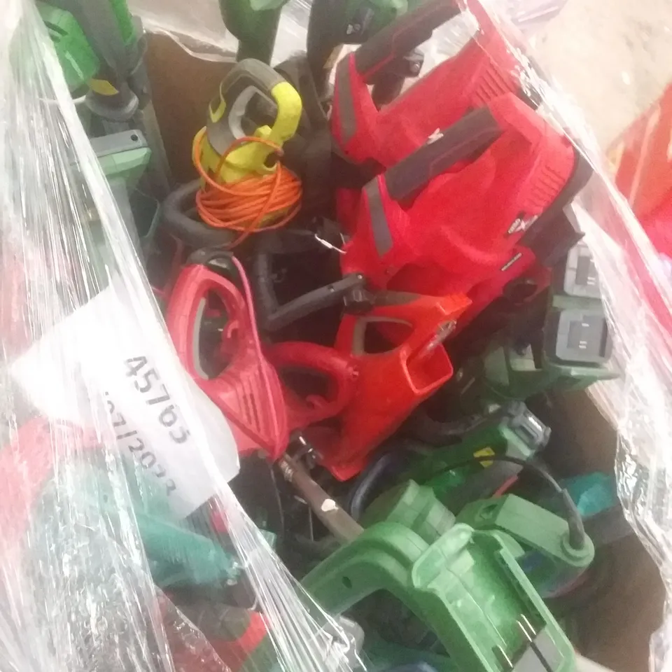 PALLET OF APPROXIMATELY 35 ASSORTED LOOSE HEDGE TRIMMER
