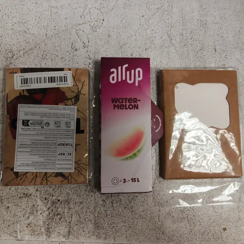 APPROXIMATELY 10 ASSORTED HOUSEHOLD ITEMS TO INCLUDE METAL POSTERS, AIR UP PODS, ETC