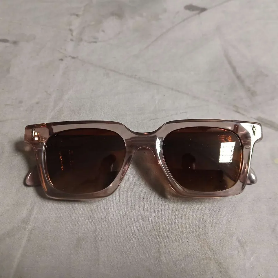 BOXED FERRO SUNGLASSES