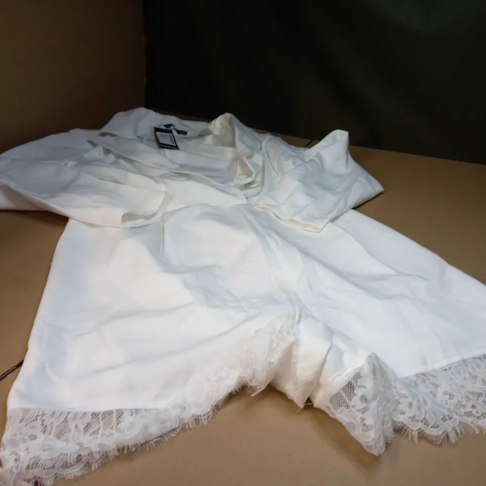 BOOHOO WHITE LACE TRIM BELTED BLAZER PLAYSUIT - SIZE 16